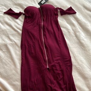 NWT
Brand: Fashion Nova
Size: Large
Color: Wine
Front Zipper dress